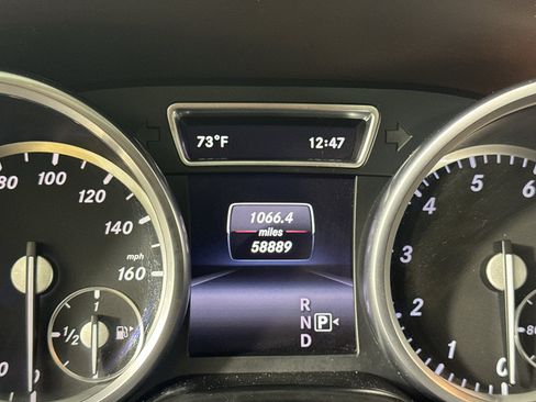 Used 2015 Mercedes-Benz GL 550 4MATIC image 24