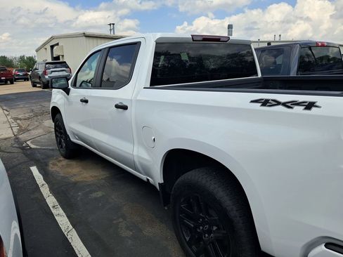 Used 2024 Chevrolet Silverado 1500 Custom w/ Dark Appearance Package AWD/4WD image 8