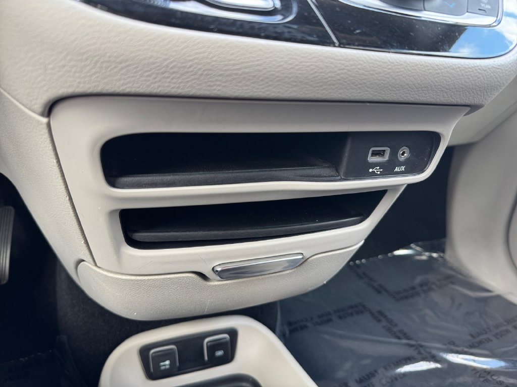 Used 2019 Chrysler Pacifica Touring-L FWD image 24