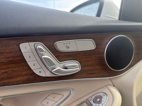 Used 2022 Mercedes-Benz GLC 300 4MATIC image 12