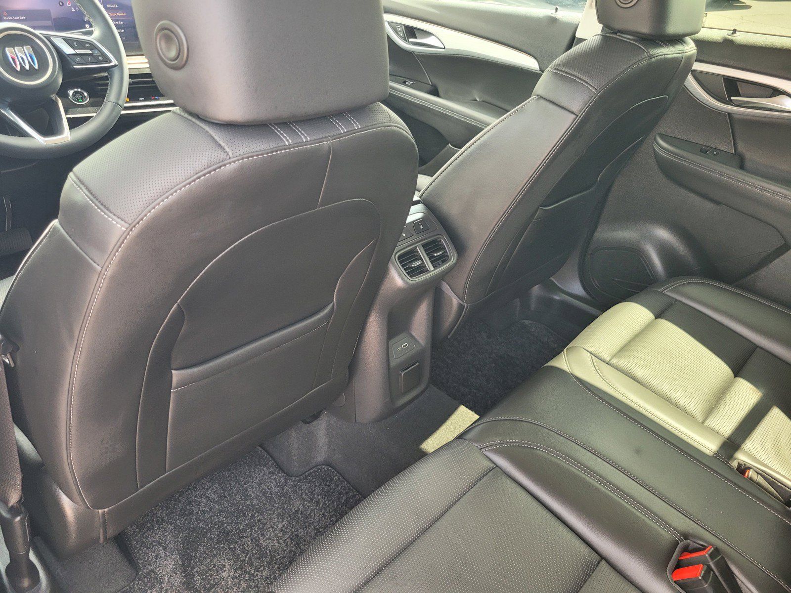 Used 2024 Buick Envision Avenir AWD/4WD image 11