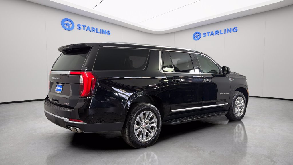 Used 2025 GMC Yukon XL Denali AWD/4WD image 9