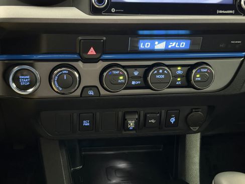Used 2022 Toyota Tacoma TRD Off-Road AWD/4WD image 21