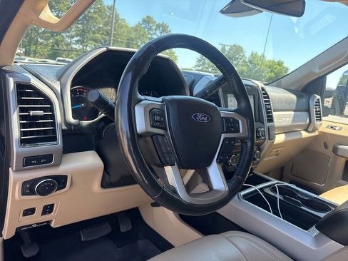 Used 2019 Ford F250 Lariat w/ Lariat Ultimate Package AWD/4WD image 4