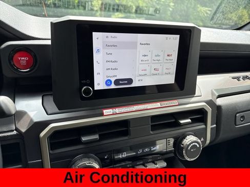 Used 2025 Toyota Tacoma TRD Off-Road AWD/4WD image 17