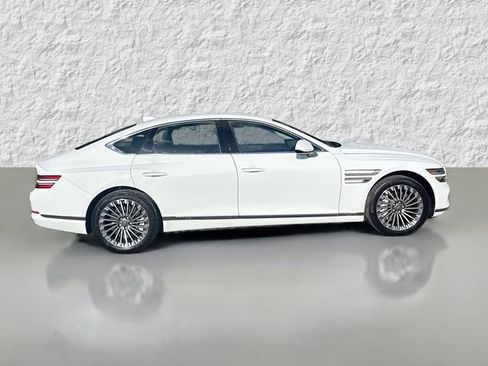 Used 2024 Genesis G80 image 2