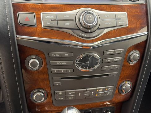 Used 2015 INFINITI QX80 4WD w/ Deluxe Technology Package image 16