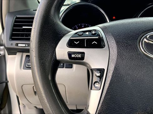 Used 2013 Toyota Highlander Plus FWD image 22