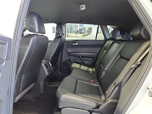 Used 2023 Volkswagen Atlas Cross Sport SE FWD image 13