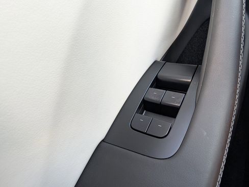 Used 2025 Tesla Model 3 image 35