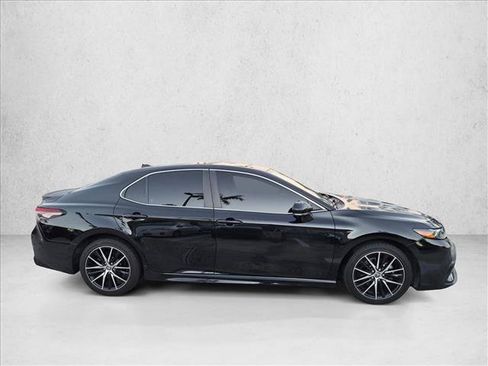 Used 2022 Toyota Camry SE FWD image 4