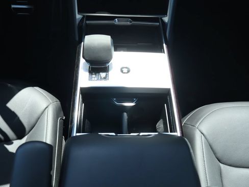 Used 2025 Land Rover Range Rover Long Wheelbase SE AWD/4WD image 30