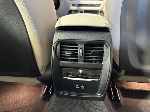 Used 2023 BMW 430i Coupe w/ Premium Package image 32