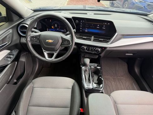 Used 2024 Chevrolet Trax LT w/ Driver Confidence Package FWD image 20