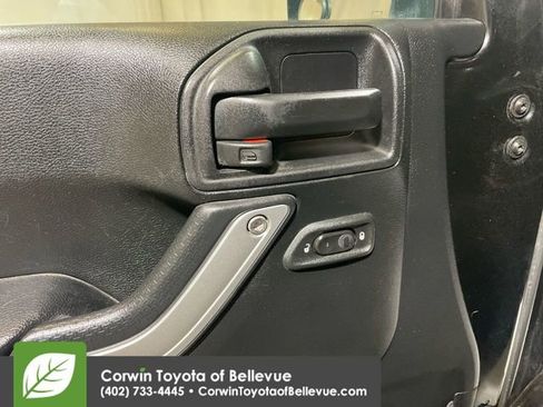 Used 2016 Jeep Wrangler Unlimited Rubicon image 26