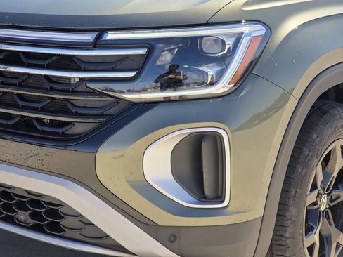 Used 2025 Volkswagen Atlas Peak Edition SE image 6