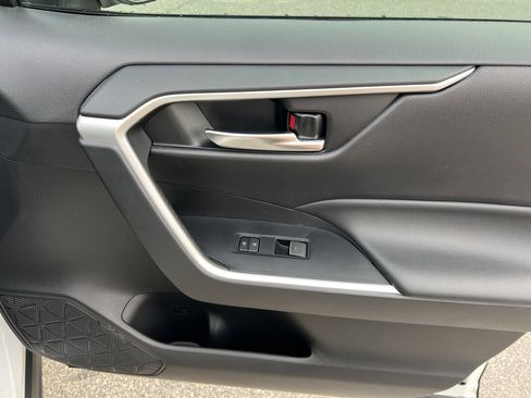 Used 2022 Toyota RAV4 XLE image 27