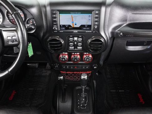 Used 2018 Jeep Wrangler Unlimited Rubicon AWD/4WD image 17
