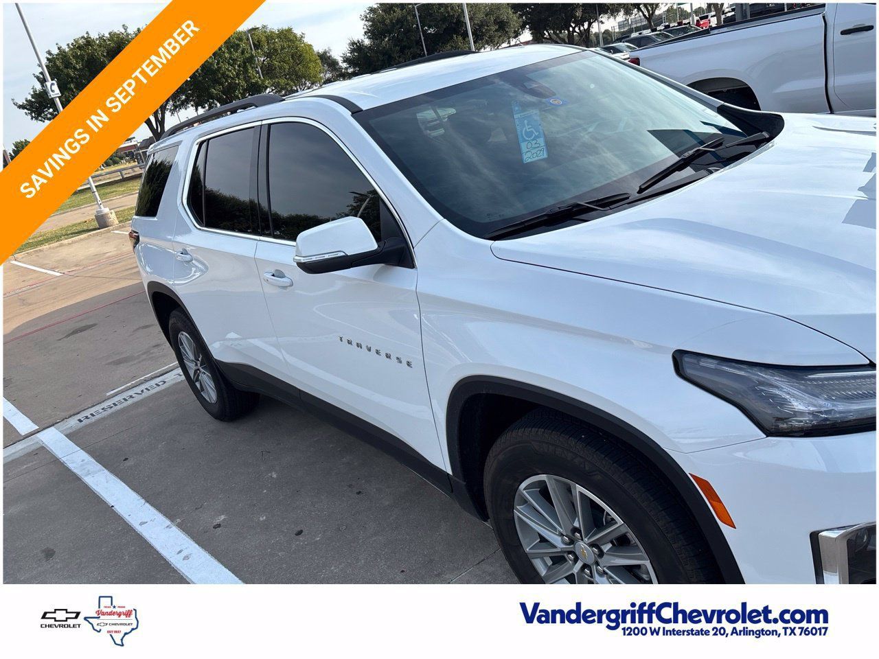 Used 2023 Chevrolet Traverse LT FWD image 4