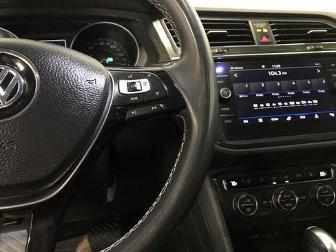 Used 2021 Volkswagen Tiguan SE w/ Panoramic Sunroof Package image 13