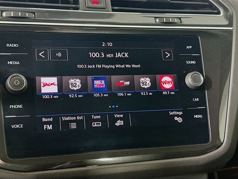 Used 2018 Volkswagen Tiguan SE FWD image 21