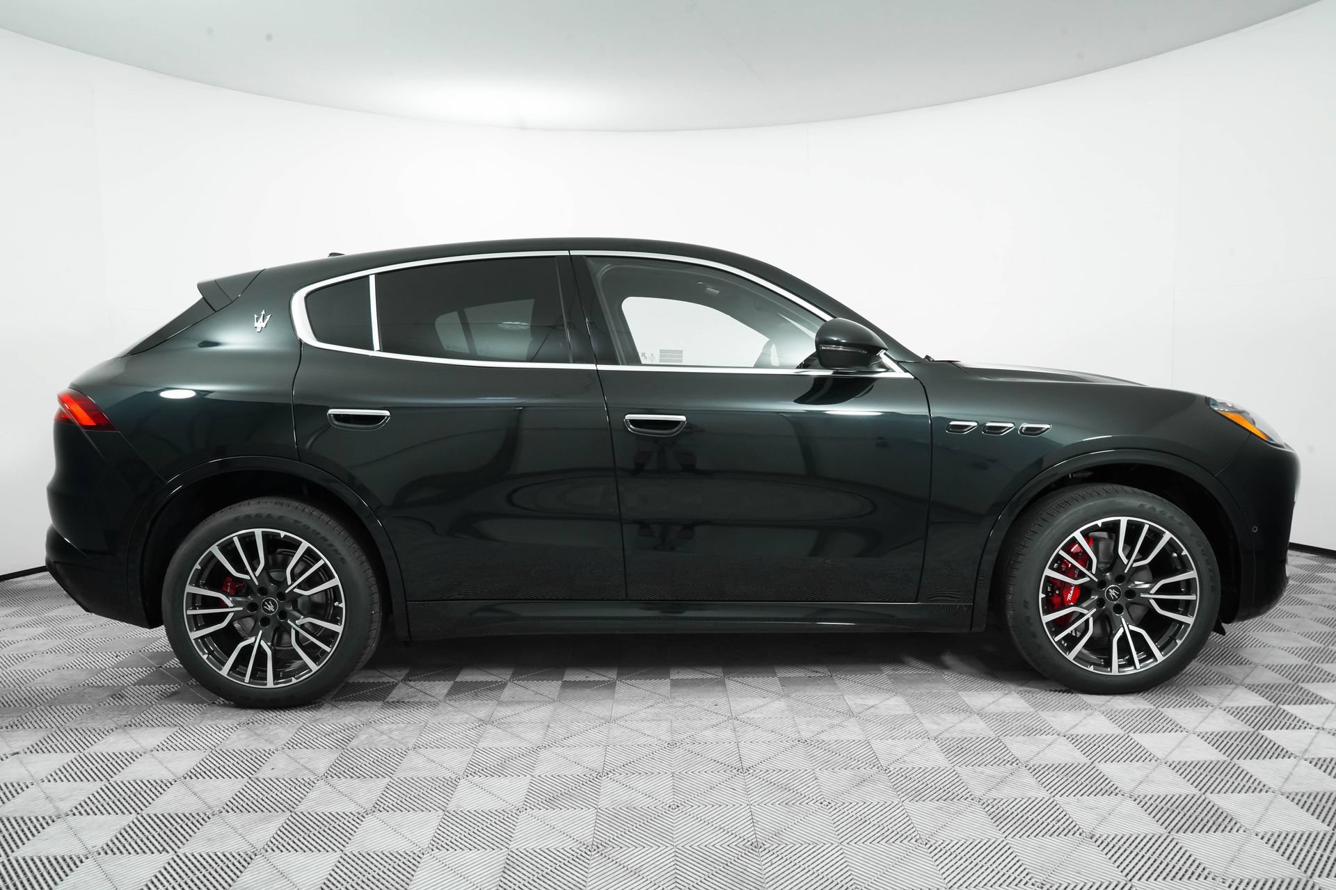 Used 2025 Maserati Grecale GT AWD/4WD image 8
