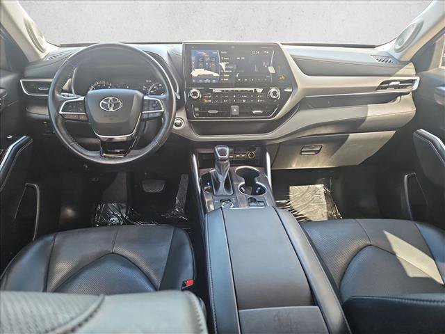 Used 2021 Toyota Highlander Limited AWD/4WD image 19