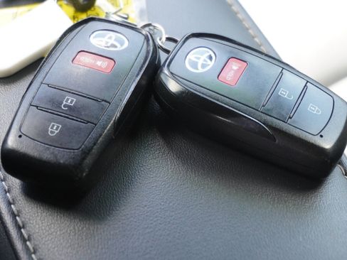 Used 2023 Toyota Corolla XSE FWD image 17