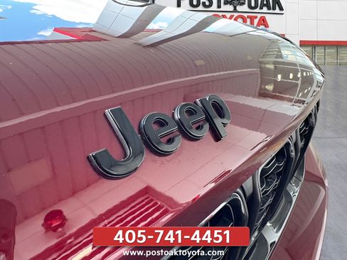 Used 2025 Jeep Grand Cherokee Limited w/ Black Appearance Package AWD/4WD image 48