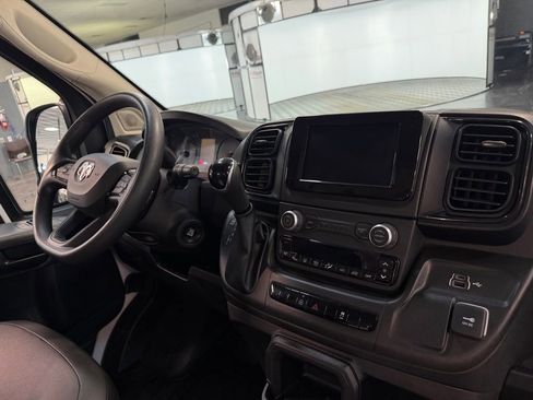 Used 2025 RAM ProMaster 2500 w/ Convenience Group FWD image 24