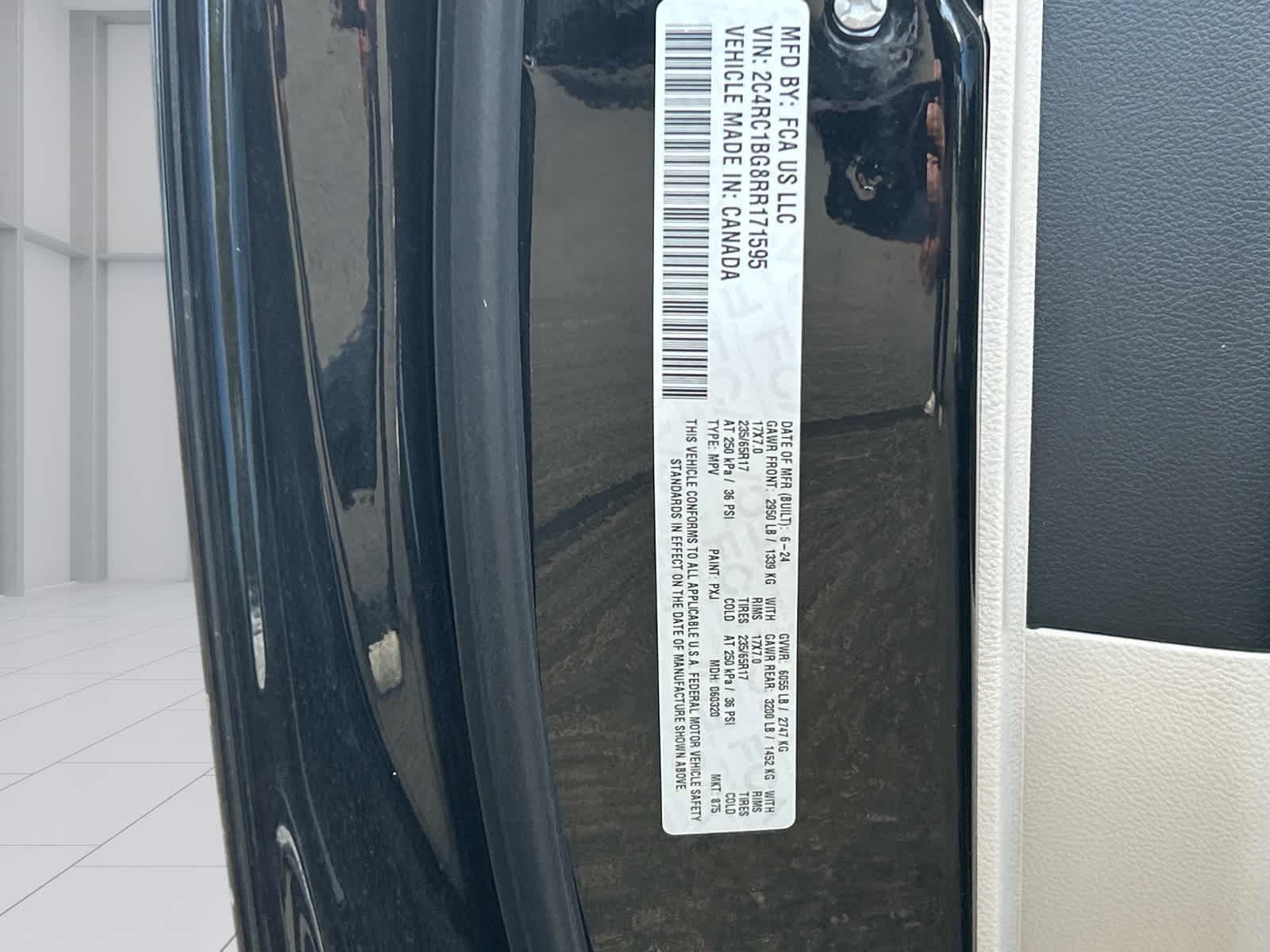 Used 2024 Chrysler Pacifica Touring-L FWD image 10