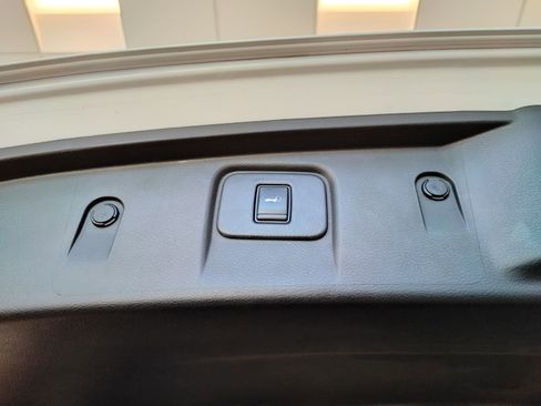 Used 2018 Nissan Murano Platinum image 17