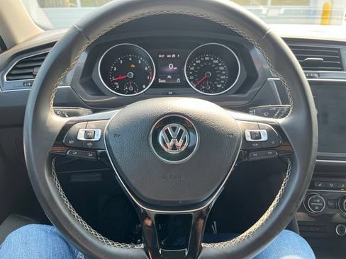 Used 2021 Volkswagen Tiguan SE w/ Panoramic Sunroof Package AWD/4WD image 21
