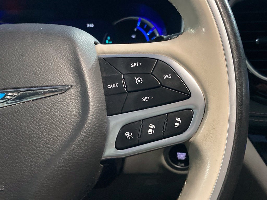 Used 2021 Chrysler Pacifica Limited FWD image 18