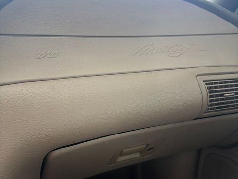 Used 2000 Ford Mustang Convertible RWD image 16