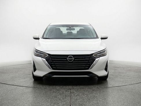 Used 2025 Nissan Sentra SV image 2