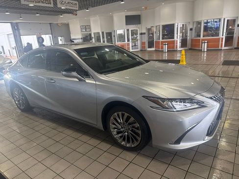 Used 2025 Lexus ES 300h w/ Accessory Package (Z1) FWD image 3