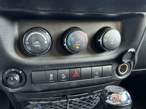 Used 2018 Jeep Wrangler Unlimited Sahara image 22