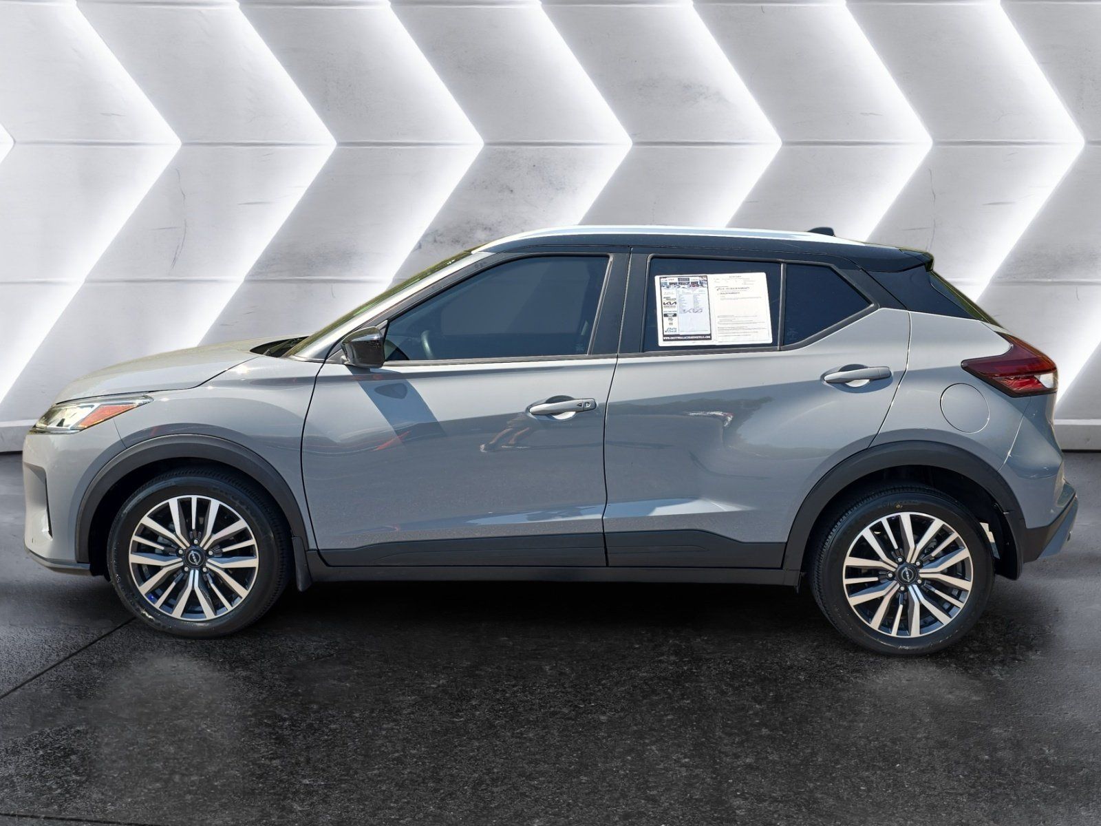 Used 2024 Nissan Kicks SV FWD image 2