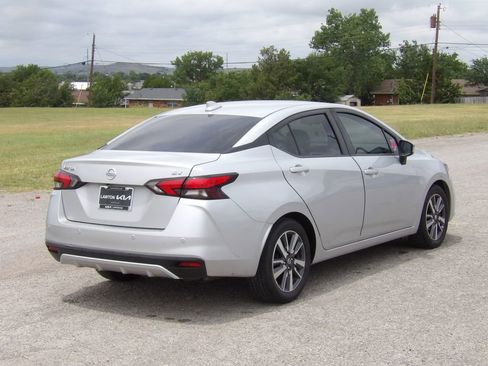 Used 2020 Nissan Versa SV FWD image 6