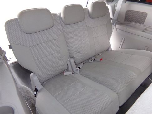 Used 2008 Chrysler Town & Country Touring FWD image 28