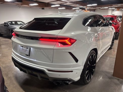 Used 2020 Lamborghini Urus image 3