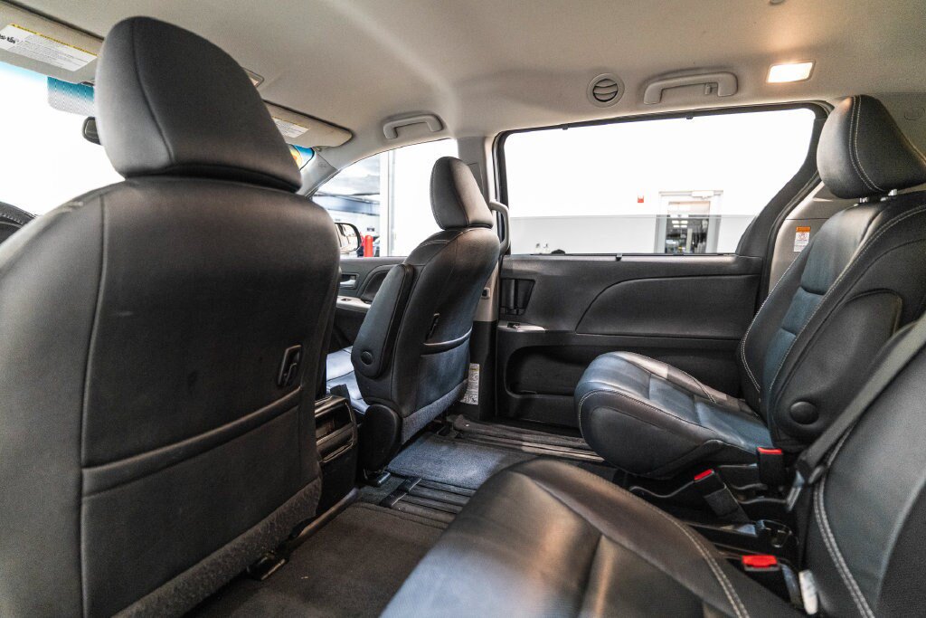Used 2017 Toyota Sienna SE FWD image 14
