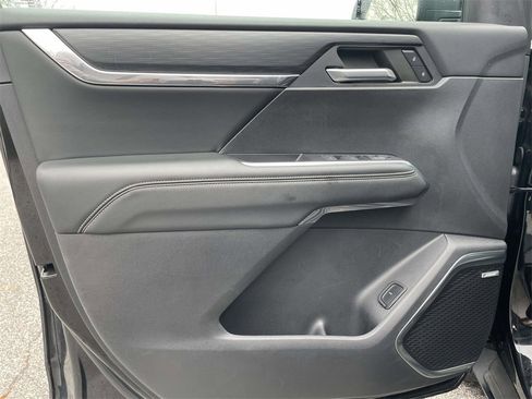 Used 2024 GMC Acadia Elevation image 16