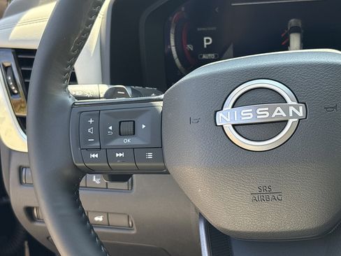 Used 2025 Nissan Rogue SL w/ SL Premium Package image 24