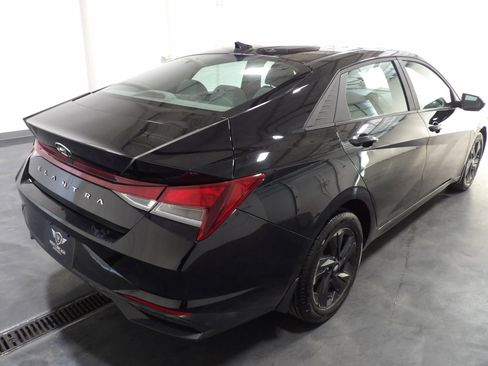 Used 2022 Hyundai Elantra SEL FWD image 6