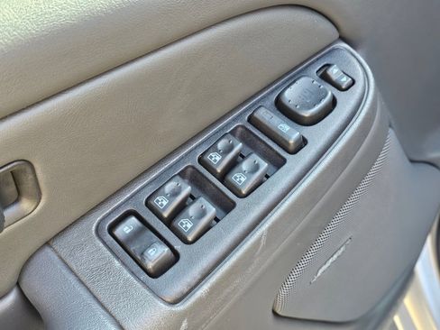 Used 2005 Chevrolet Silverado 2500 LS image 24
