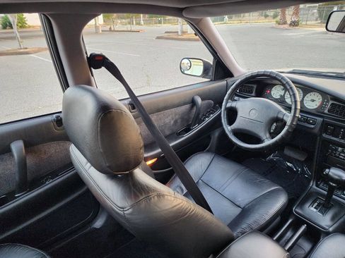 Used 1994 Nissan Maxima SE image 25