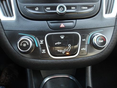 Used 2018 Chevrolet Malibu LT image 14