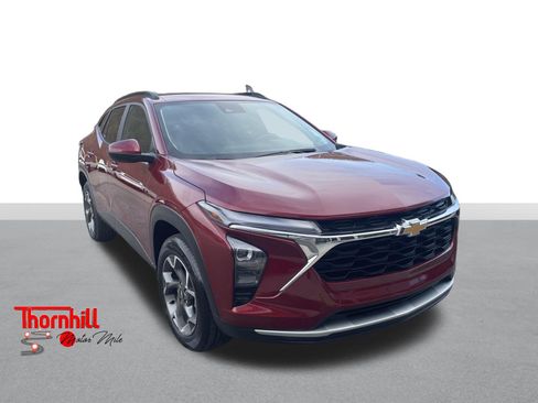 Used 2025 Chevrolet Trax LT w/ LT Convenience Package FWD image 1